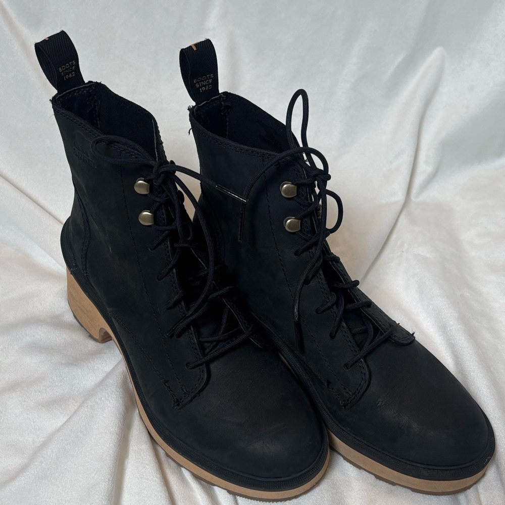 Sorel Black Lace-Up Boots with Tan Soles